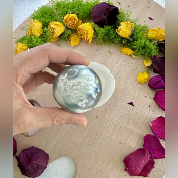Selenite Sphere Holder + Orca Agate Sphere - Picture 3 of 8